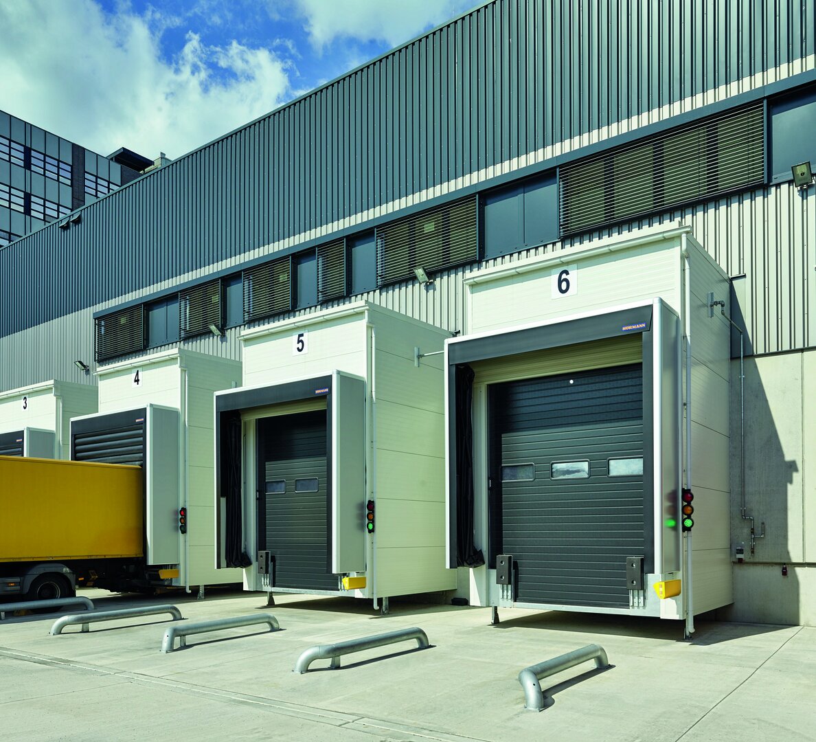 Mechanische und hydraulische Ladebrücken