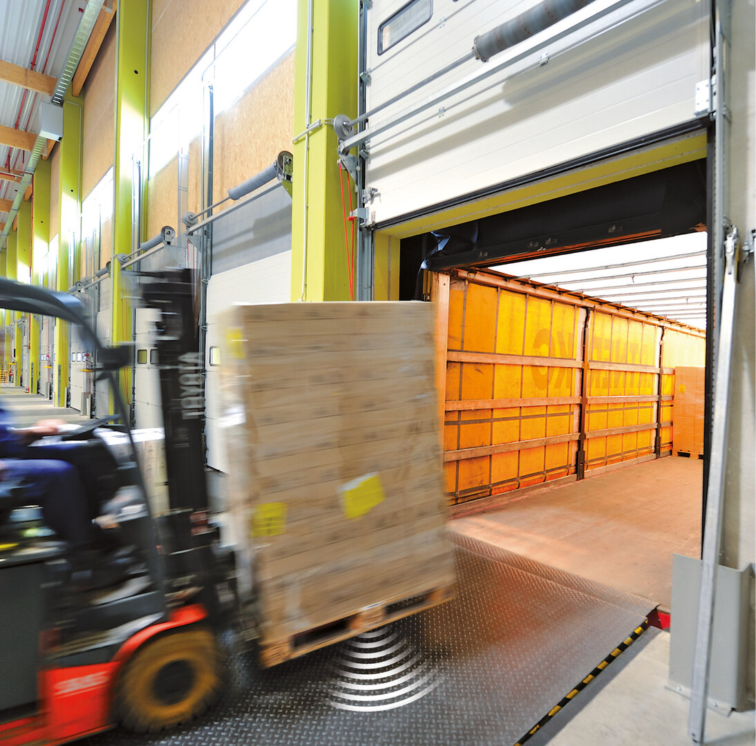 Mechanische und hydraulische Ladebrücken