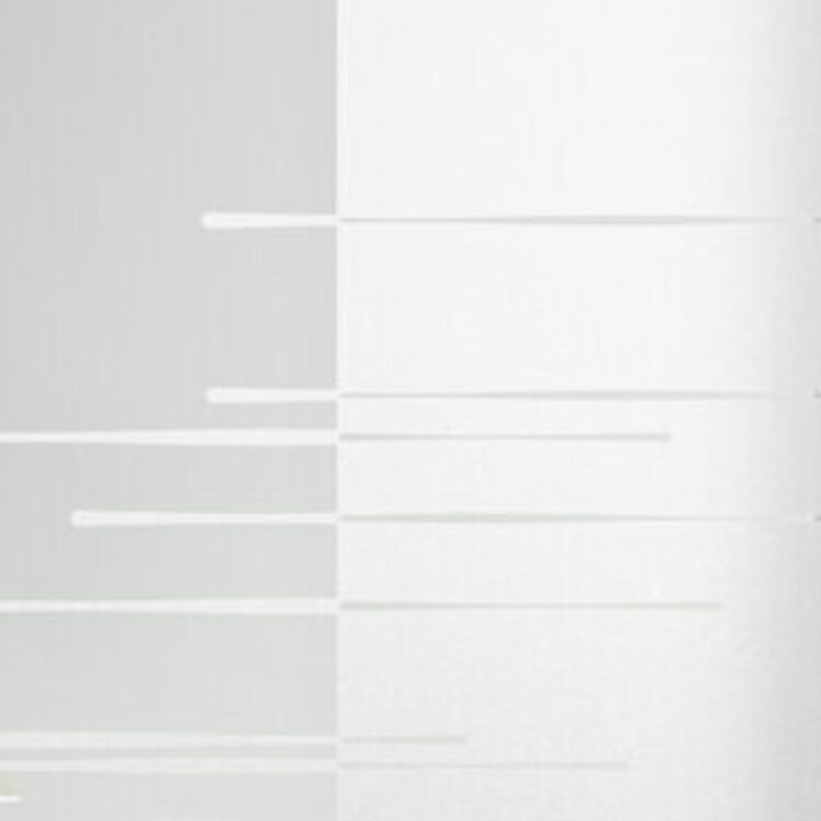 Wie Regentropfen welche langsam hinabfließen. So gestaltet sich die natürliche Streifenoptik der Glastür Jada