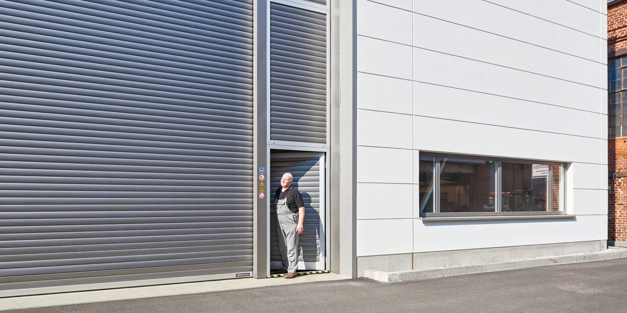 Ansichtsgleiche Nebentüren