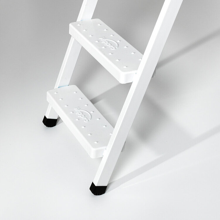 Stufen mit Noppen für höhere Sicherheit und abgerunderte Schutzkappen