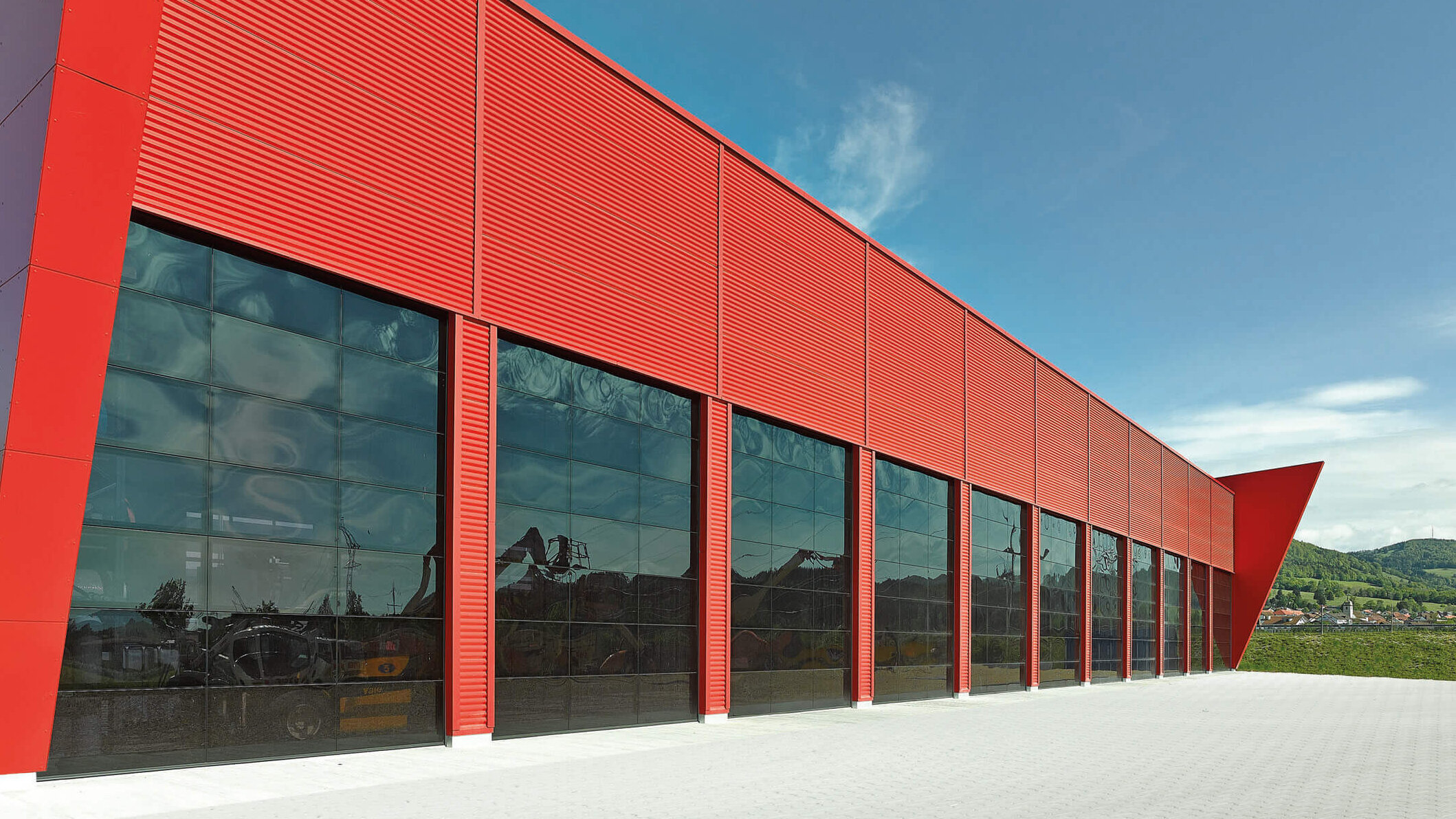 Großflächig verglaste Aluminiumtore