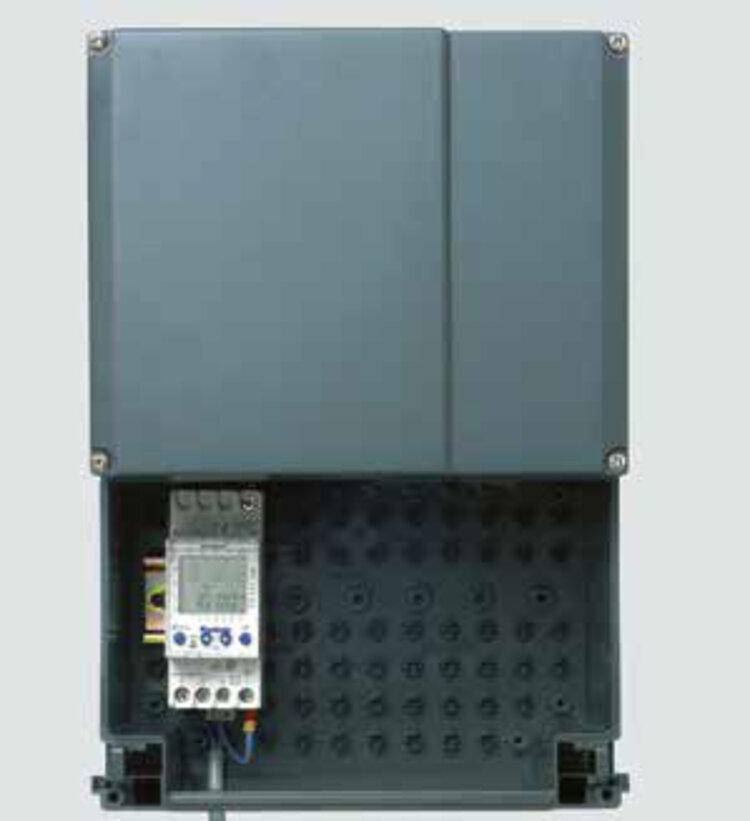 Digitale Wochenzeitschaltuhr im separaten Zusatzgehäuse