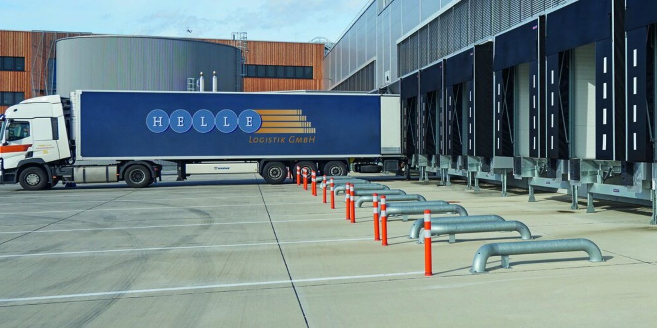 Einfahrhilfen, Radblockierungen und Radkeile Rammschutz-Poller und -Bügel