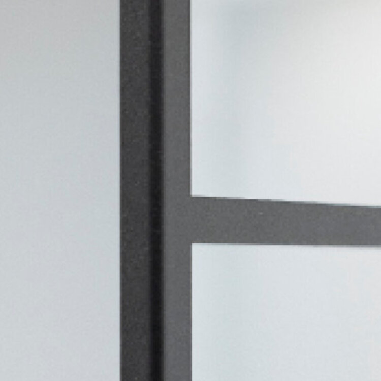 Haptisch dezent wirkender Strukturlack, auch umlaufend Türkanten beschichtet