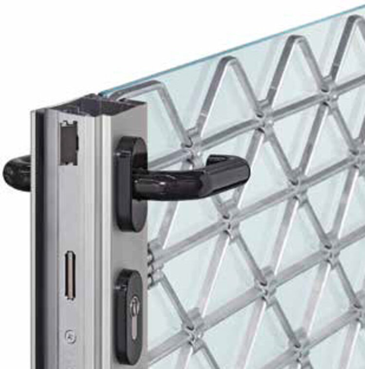 optionale Kunststoffscheibe als vollflächiger Durchgreifschutz