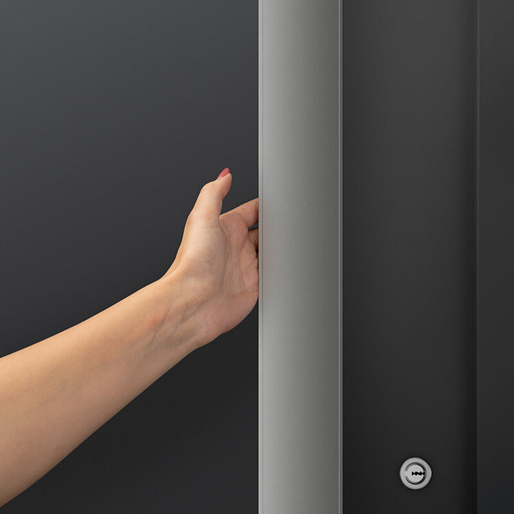 NEU. Verdeckt liegende Lösung auf der Rückseite des Griffs 1160