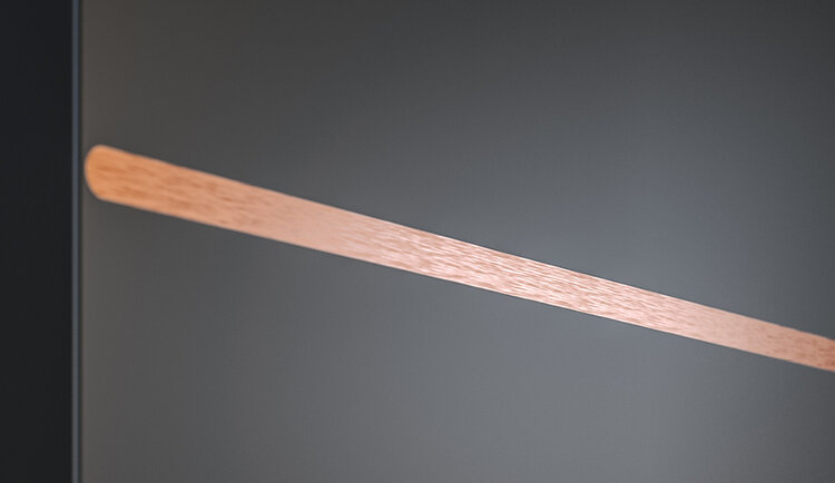 Lisenen in Bronze-Optik