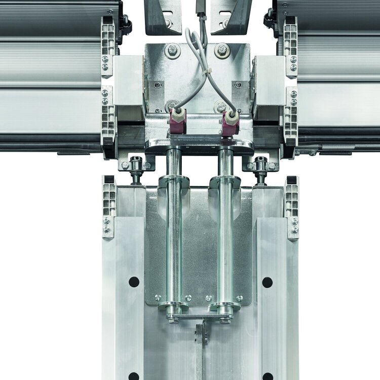 Leichtlaufschiene und robuste Bolzen am Sturz