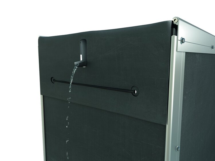 Gerades Kopfteil mit Regenrinne