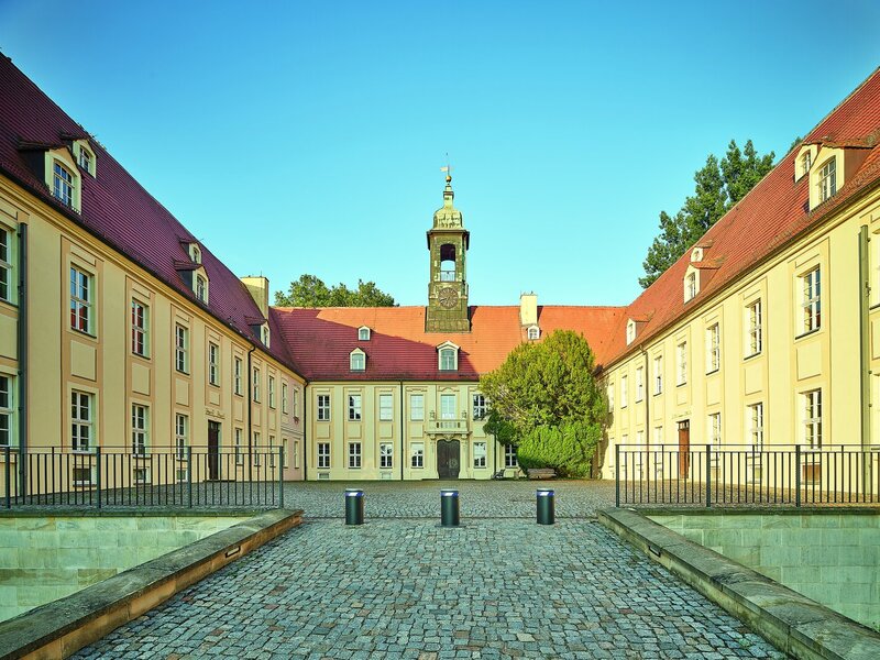 Entnehmbare und feststehende Poller