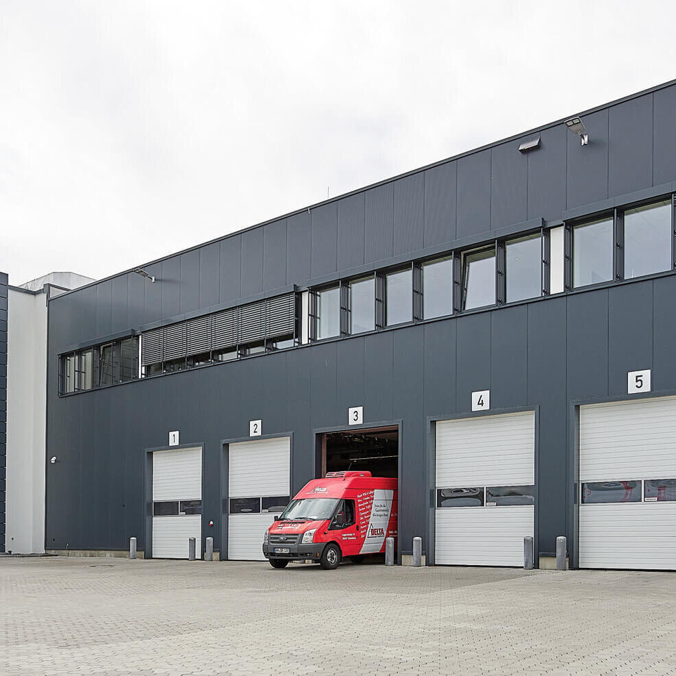 SPU F42 Parcel für das Be- und Entladen von LKW und Transportern an einer Ladestation