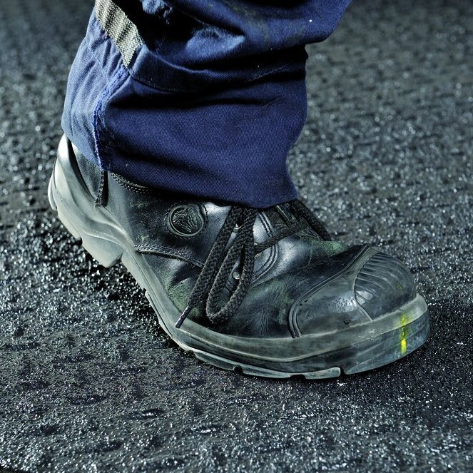 Mechanische und hydraulische Ladebrücken