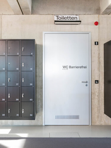 Feuchtraumtür mit Stahlumfassungszarge