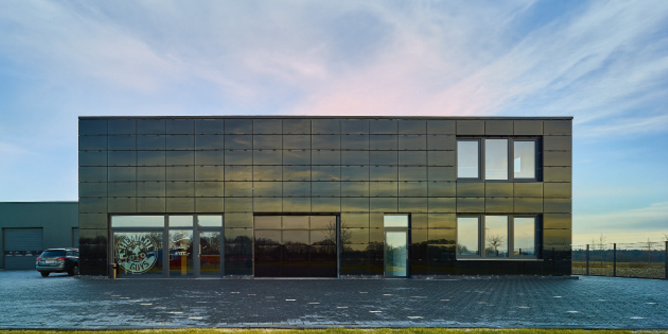 Aluminium-Sektionaltore für anspruchsvolle Architektur