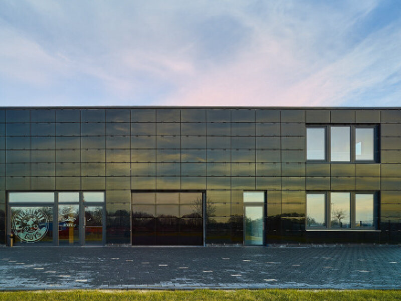 Aluminium-Sektionaltore für anspruchsvolle Architektur